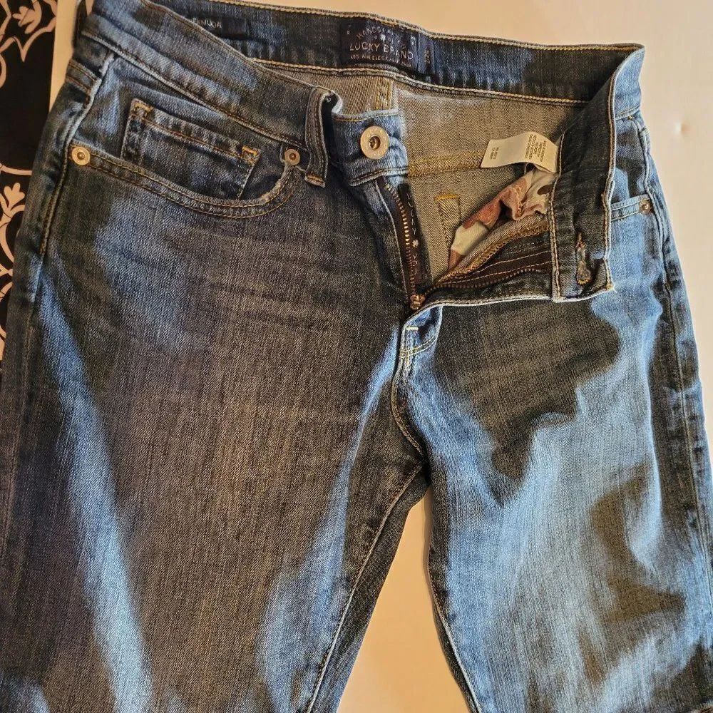 LUCKY BRAND WOMEN’S BERMUDA STYLE JEAN SHORT - Picture 3 of 12